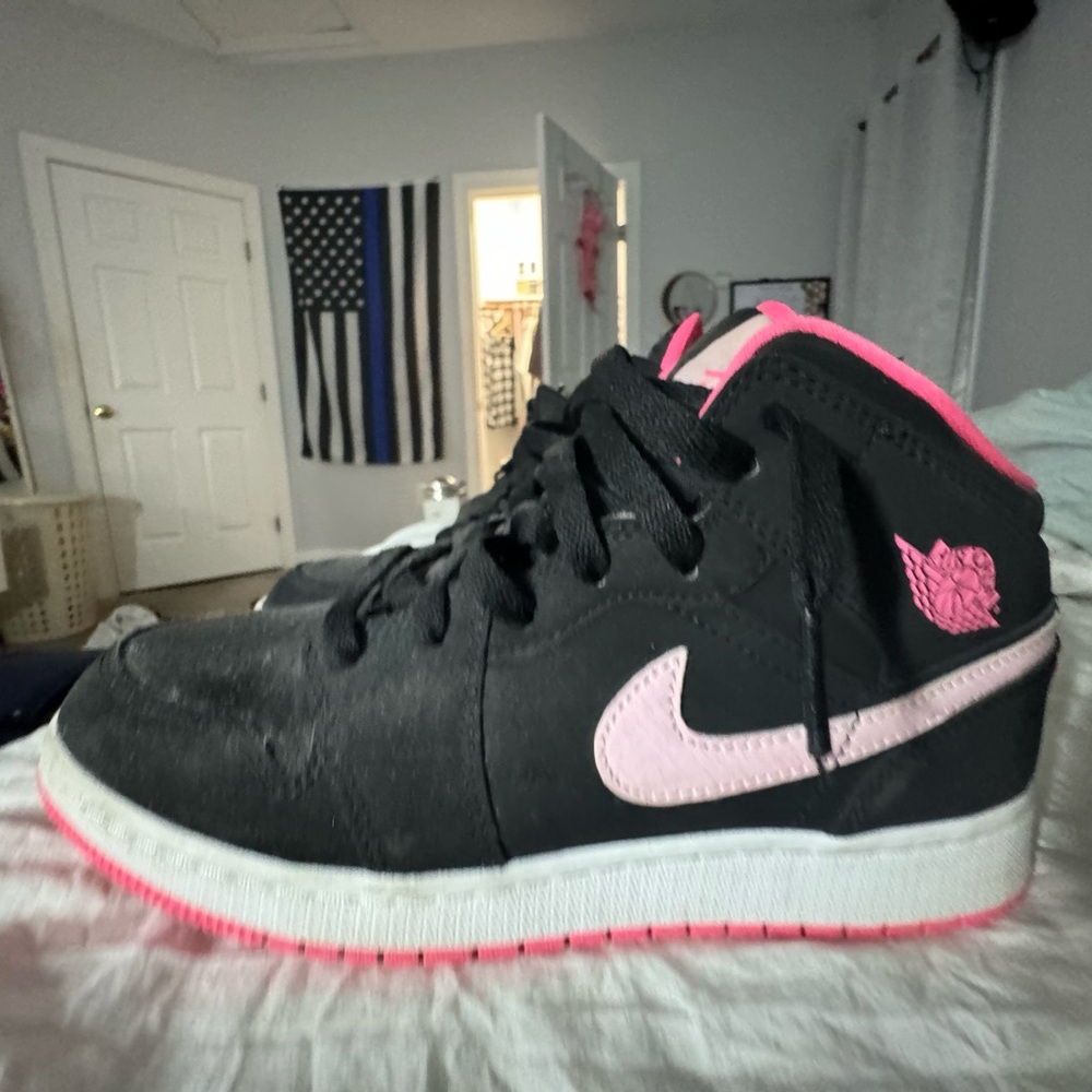 women’s jordan 1 mid pink
